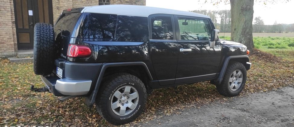 Toyota FJ cena 94900 przebieg: 180000, rok produkcji 2008 z Czersk małe 46